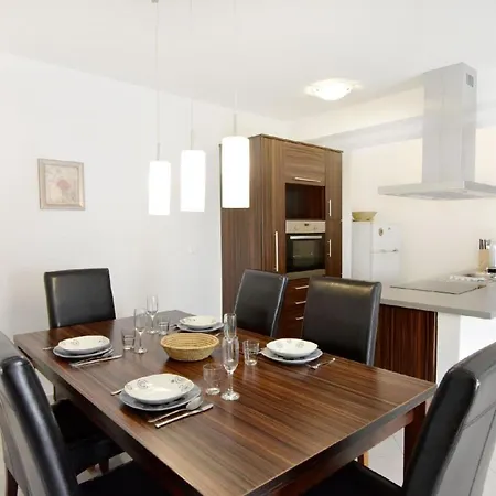 Apartament Alpa 7 In Der Naehe Von Mit Privatem Whirlpool Umag